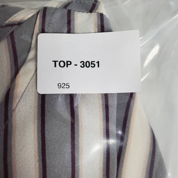 Maurices Women’s Blouse L Gray Burgundy Striped Long Sleeve Zip Front - Picture 8 of 8